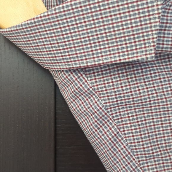 Hugo Boss Men's Sharp Fit Red White Gray Plaid Shirt - M Like New - Picture 4 of 8